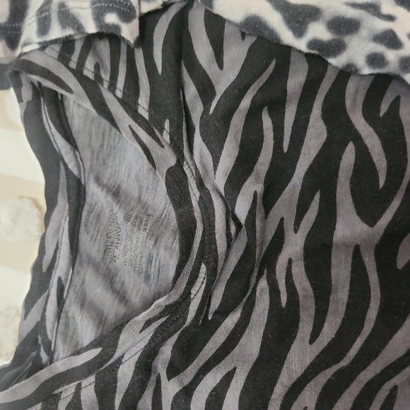 Victoria Secret PINK bundle of 5 T-shirts XS animal prints - Picture 6 of 7